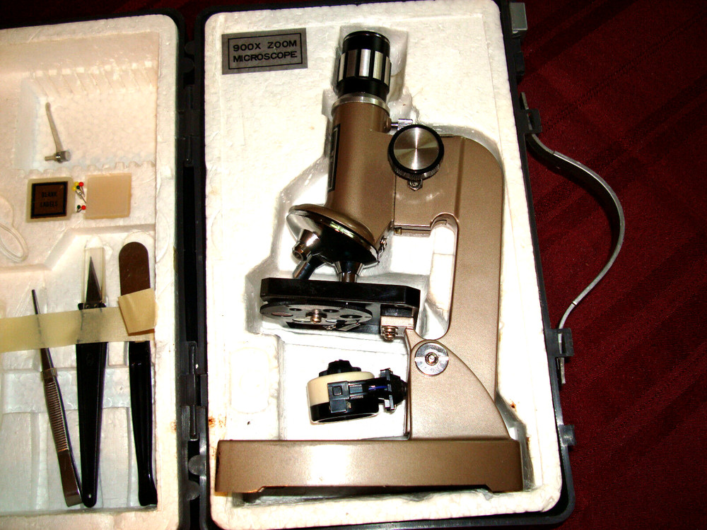 Vintage Deluxe Microscope - 900x Zoom Microscope - ERTL - In case
