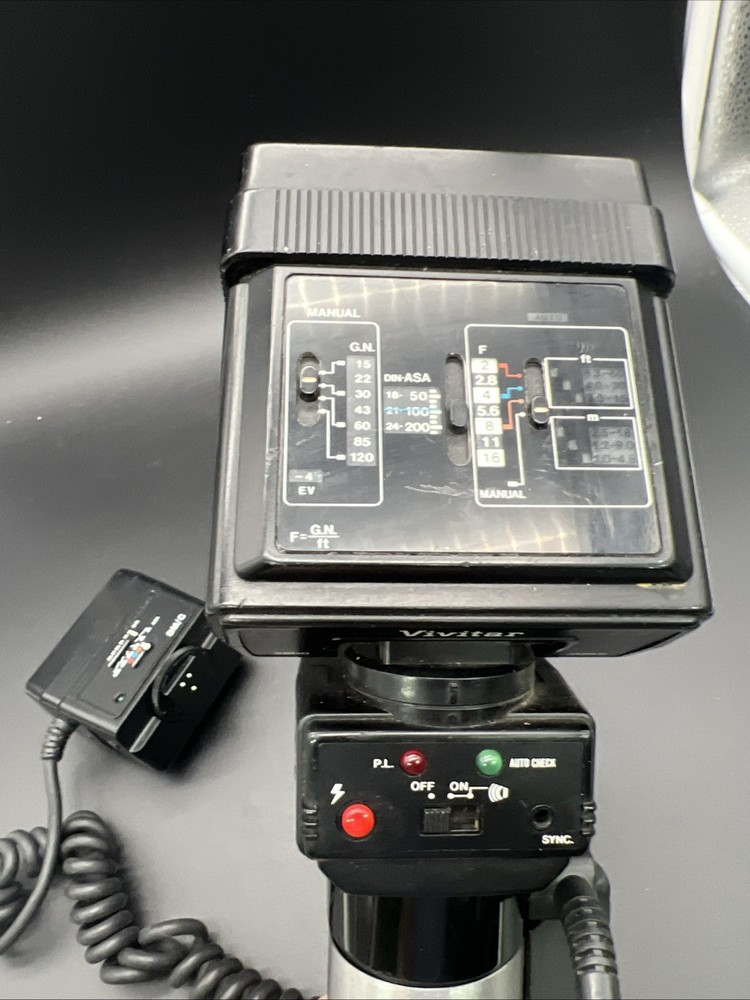Vivitar 3900 Auto Thyristor and Remote Sensor Flash Untested