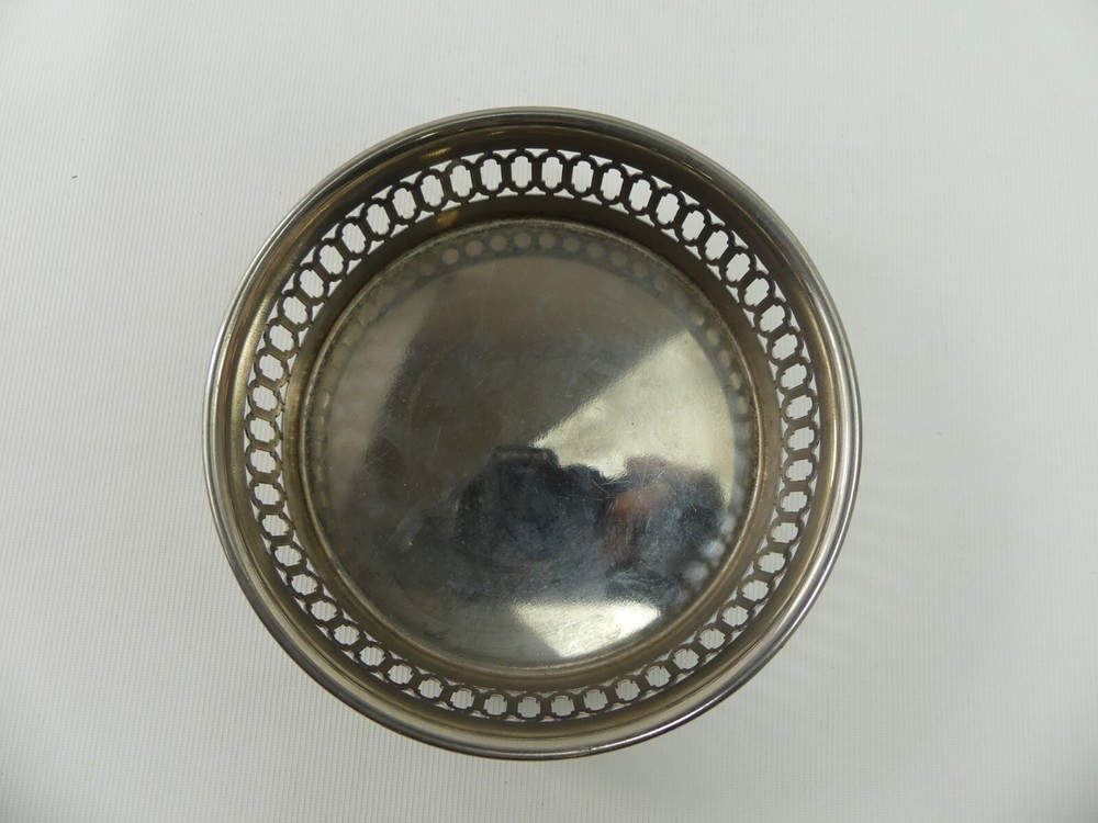 (RefJOH7) Silver plated bottle coaster with plain inner, approx 12.5cm diameter