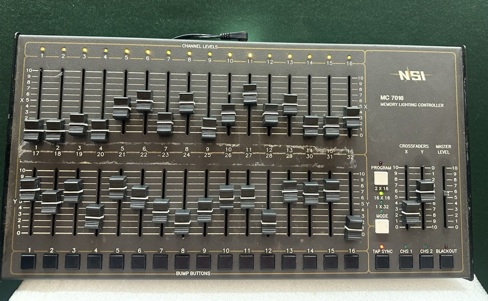 NSI MC‑7016 Memory Lighting Controller – 16/32 Channels – MPX/DMX.