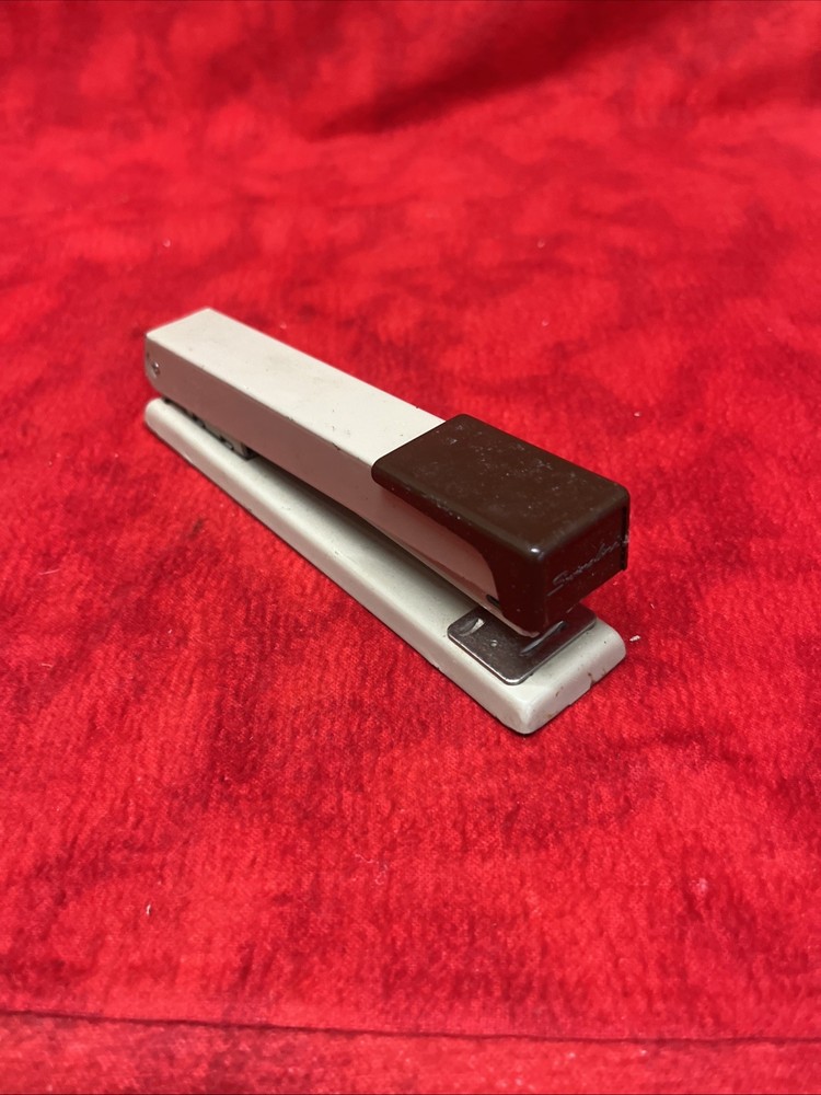 VINTAGE SWINGLINE 78610 STAPLER (k11)