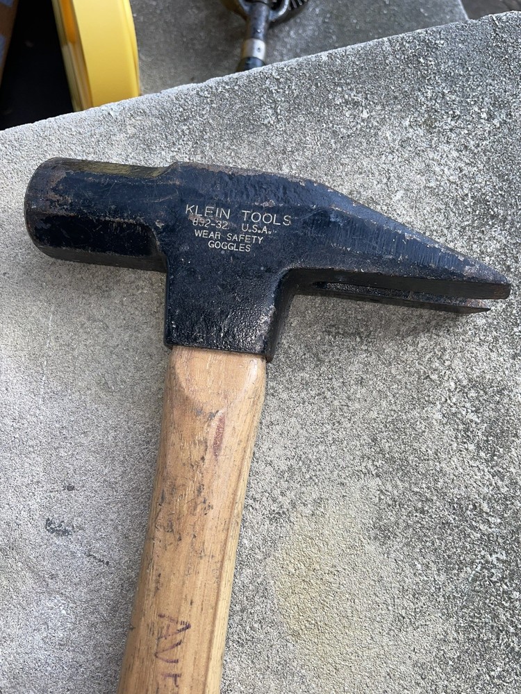 Klein Tools 832-32 Lineman's Straight-Claw Hammer