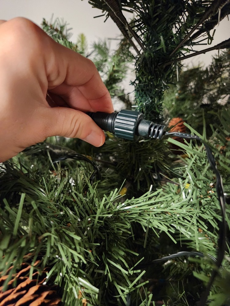 Artificial Prelit Christmas Tree WORKS
