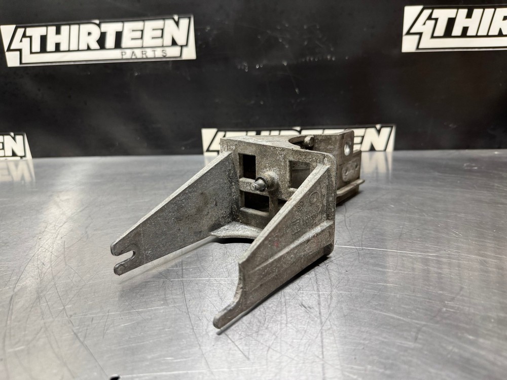 01-04 CORVETTE C5 ABS EBCM MOUNTING BRACKET OEM #L324