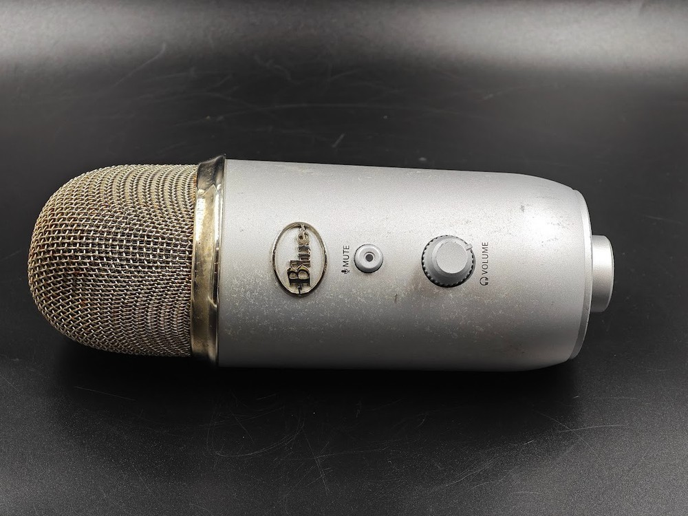 Blue Yeti USB Microphone 5.0V 500mA Silver Used Working