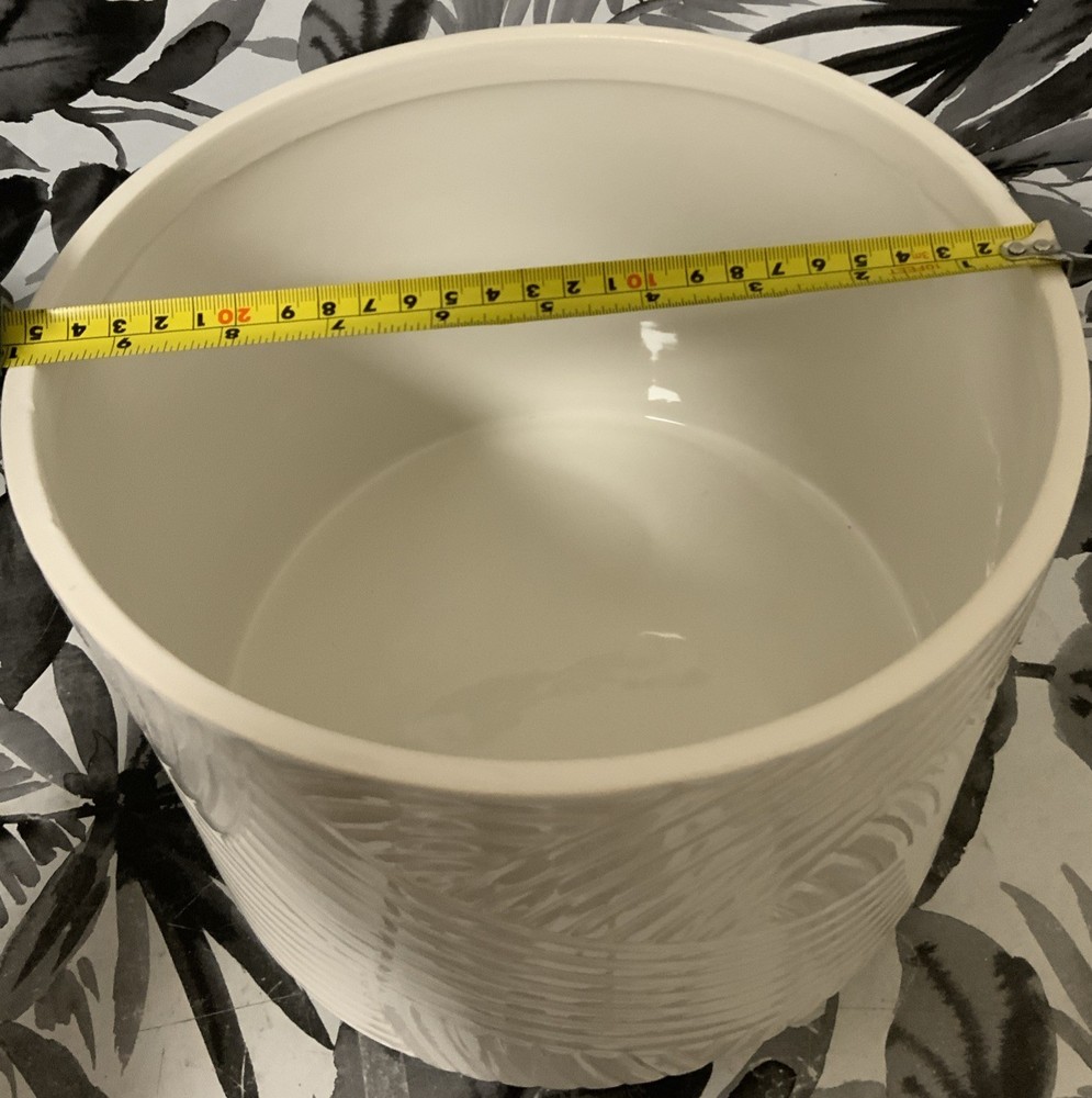 ➿ Sagebrook Swirl Footed Planter, White 8” 🆕