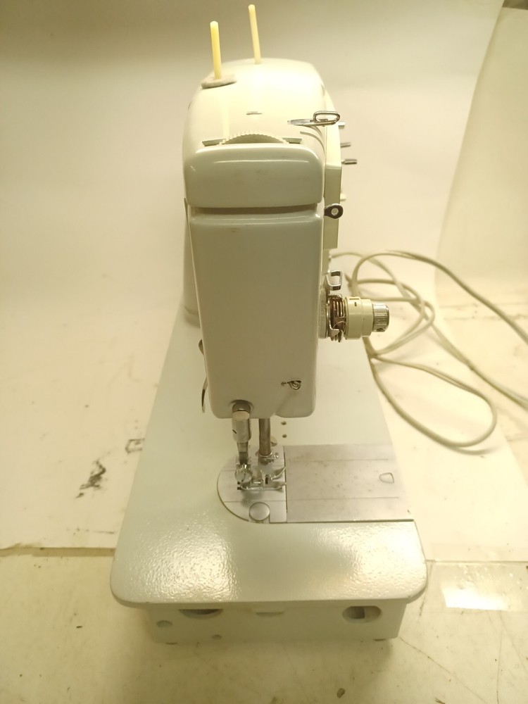 Singer Sewing Machine Zig Zag Model 478 Working