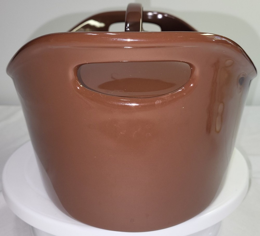 Rachael Ray Covered Baker 4.25 Quart Brown Ceramic Oven Safe Handle Casserole