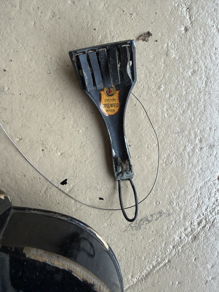 Barcus-Berry Electric Violin Black Polished 4-String needs work