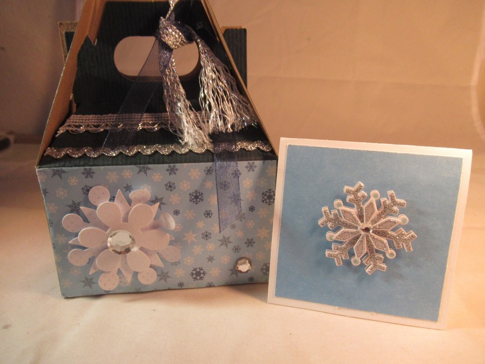 SNOWFLAKE GIFT BOX WITH CARD