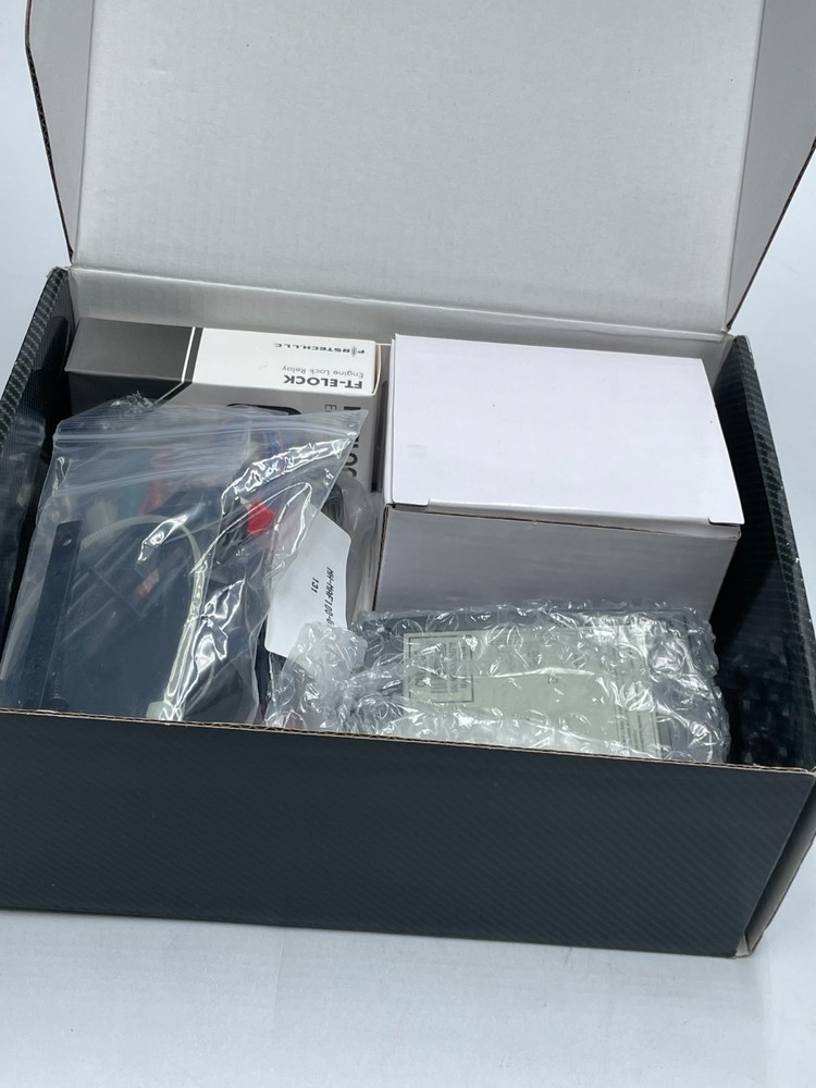 Compustar Universal Security System VS70-AL 200 FT Max Range / NEW IN BOX (C-53)