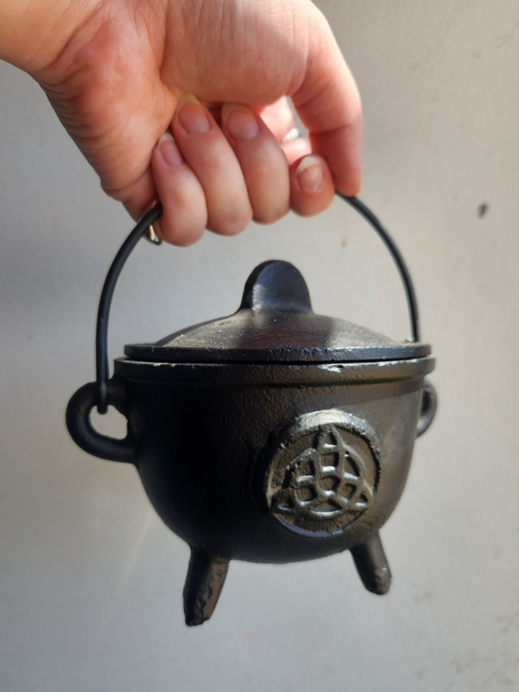 Mini Cauldron with Triquetra Design