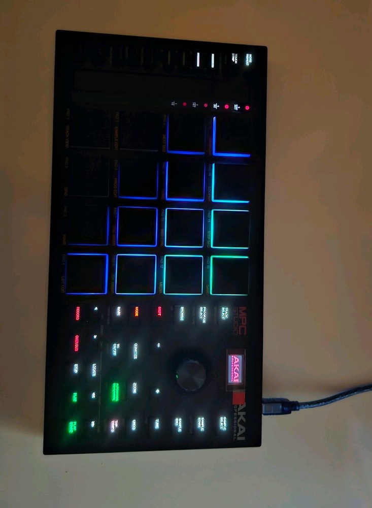 Akai MPC Studio USB MIDI Controller w/ Box Used Excellent Condition