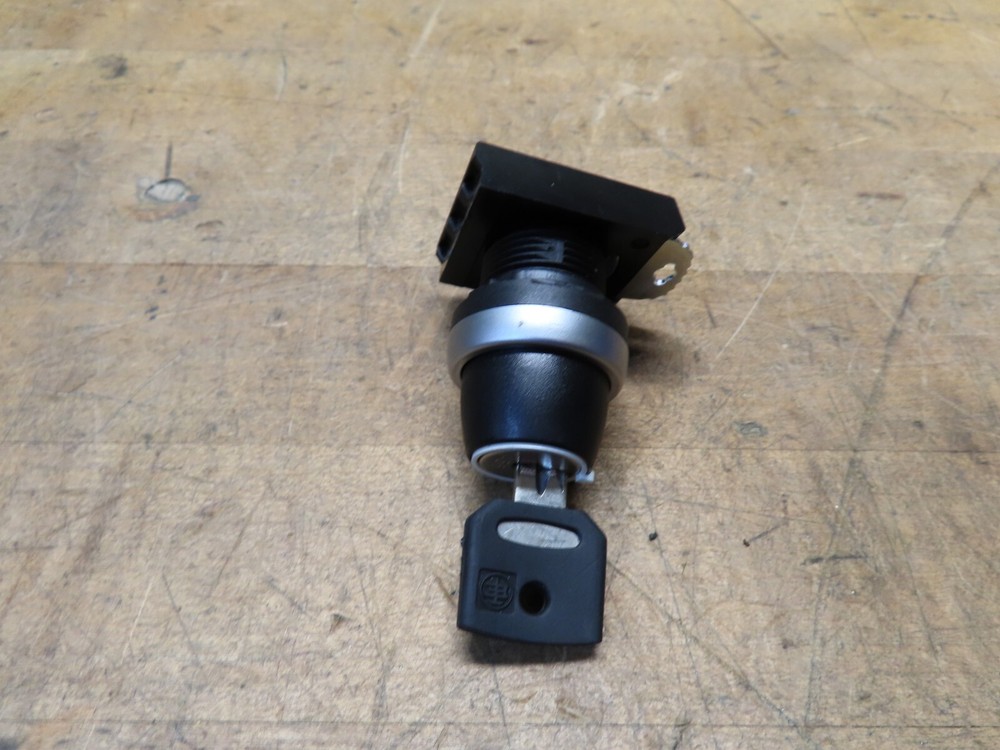 BACO L21NA00 3 position keyed selector switch (@D33)