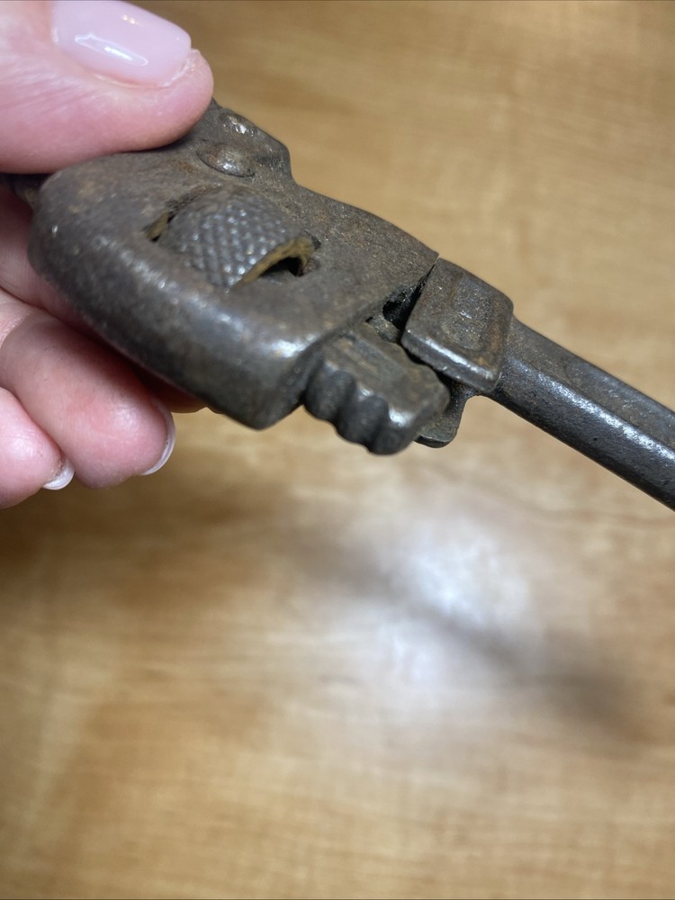 Small TRIMONT / TRIMO SIZE 6 " ADJUSTABLE PIPE WRENCH - Original