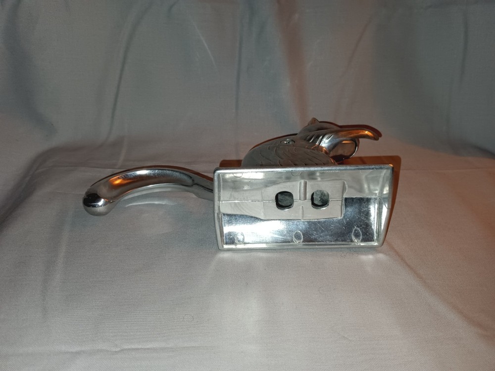 SQUIRREL ON LOG NUTCRACKER Cast Aluminum Squirrel Nutcracker Tall 6" Mechanical