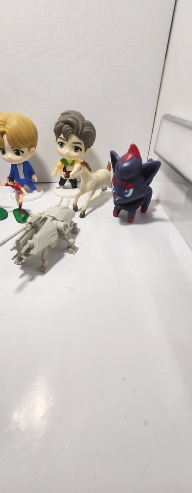 Random Minifigures 17 Pieces
