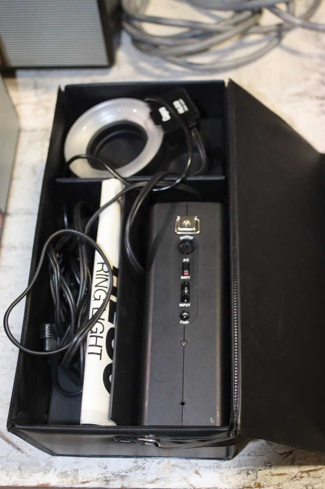 Vintage Capro RL80 Ring Light with case