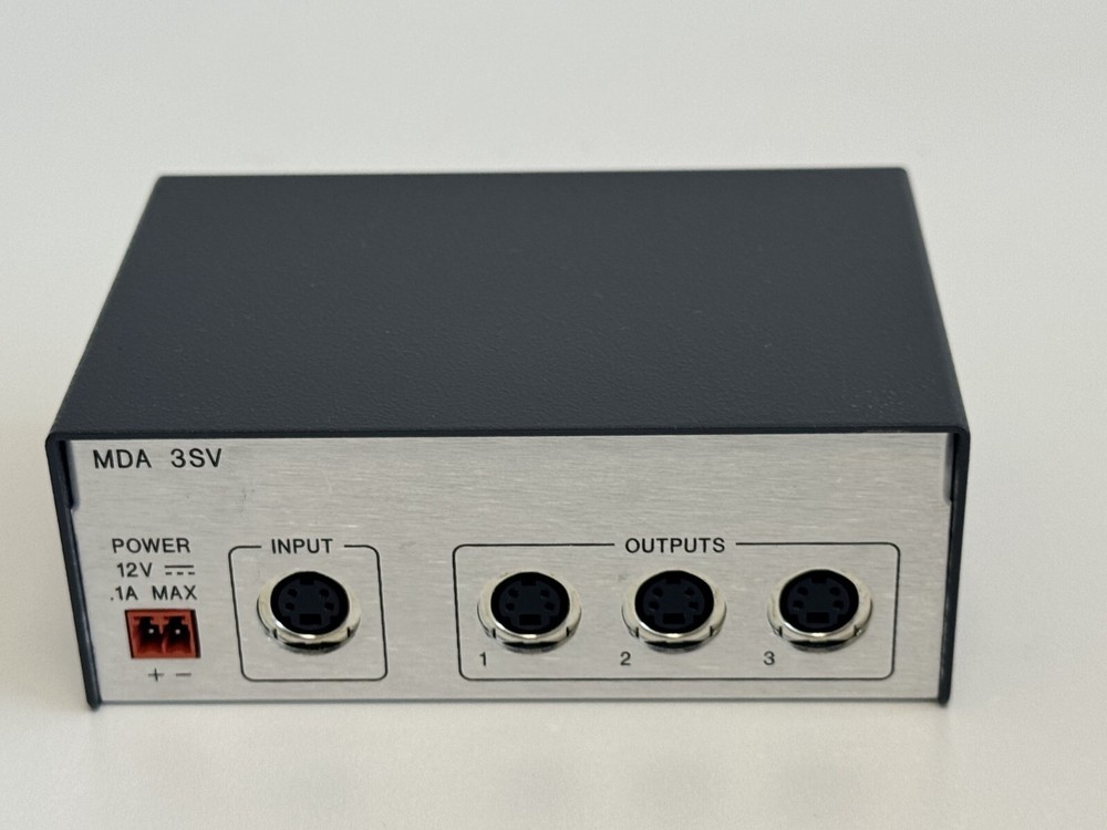 Shelf 36: EXTRON DISTRIBUTION AMPLIFIER MDA 3SV (33-1720-02)