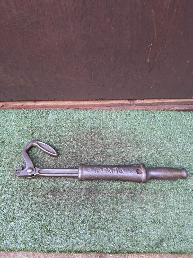 Vintage Tapiara Nail Puller. Pallet Wood Nail Pulling Old Tool (#112)