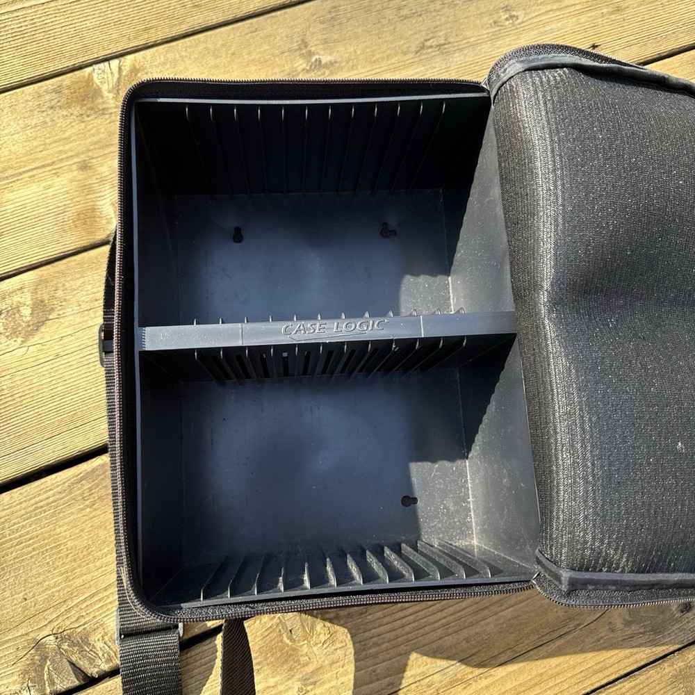 Case Logic CD Black Storage Carrying Case Bag 30 CDs With Strap