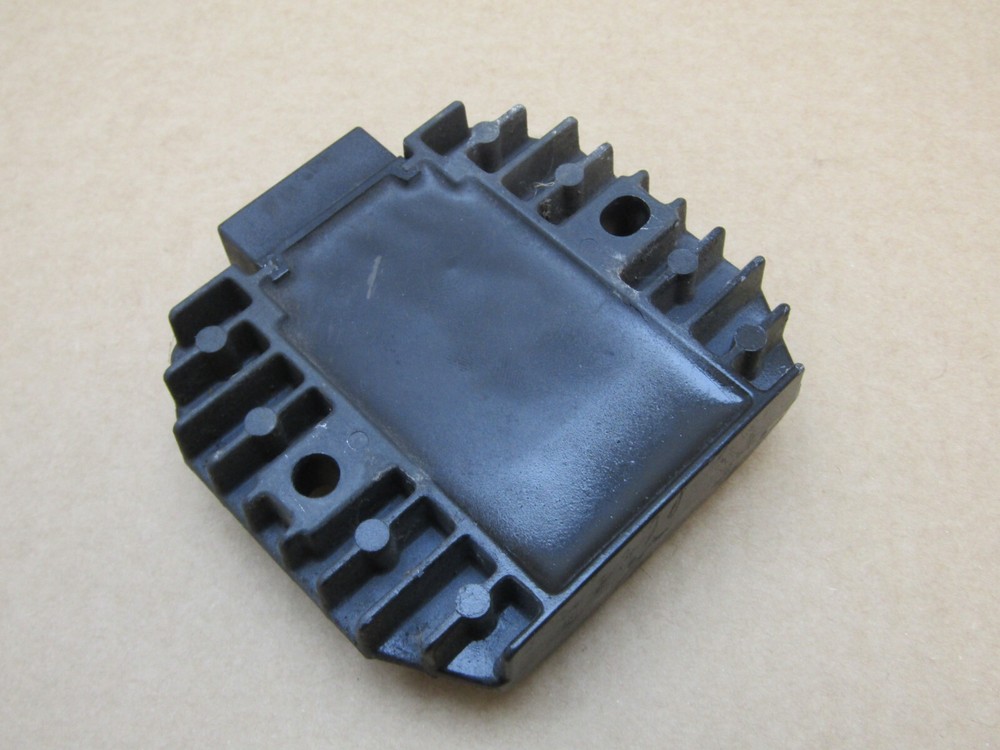 Yamaha YZF-R125 2008 regulator rectifier (14461)
