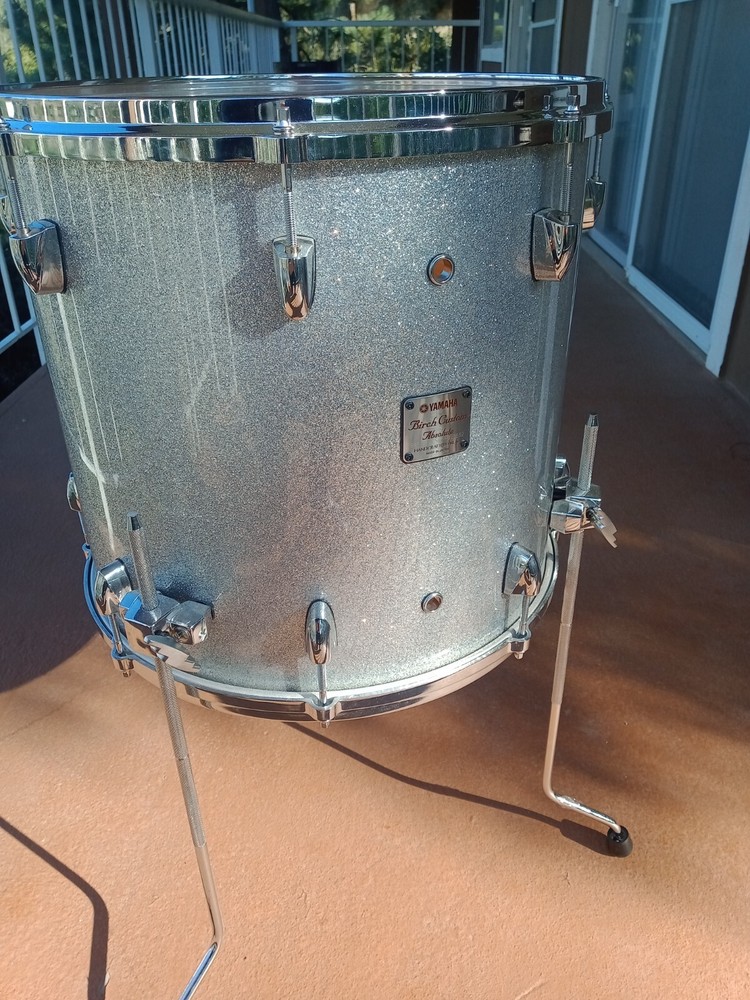 Yamaha Birch Custom Absolute Floor Tom, 16" width x 15" depth, Silver Sparkle
