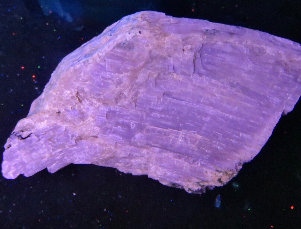 Fluorescent : AGRELLITE - Kipawa River Complex , Temiscamingue , Quebec