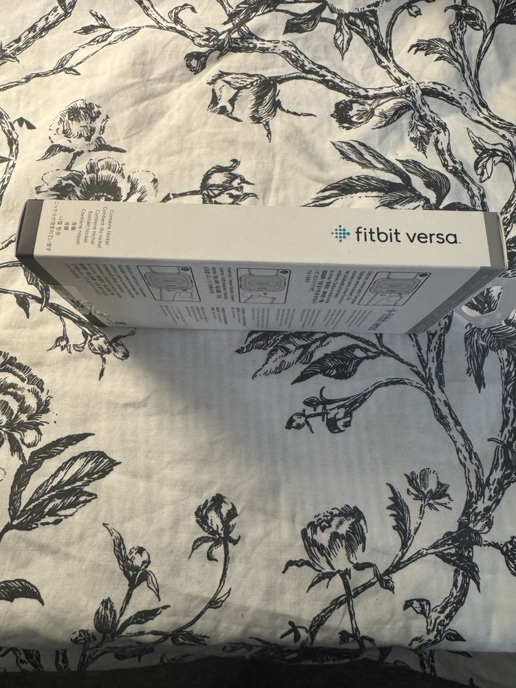 NIB Fitbit Versa Classic Band Black Size Large
