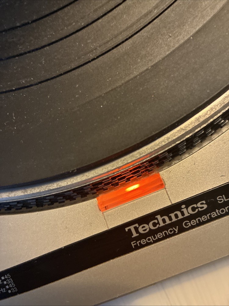 TECHNICS TURNTABLE SL-B200 needs belt and cleaning