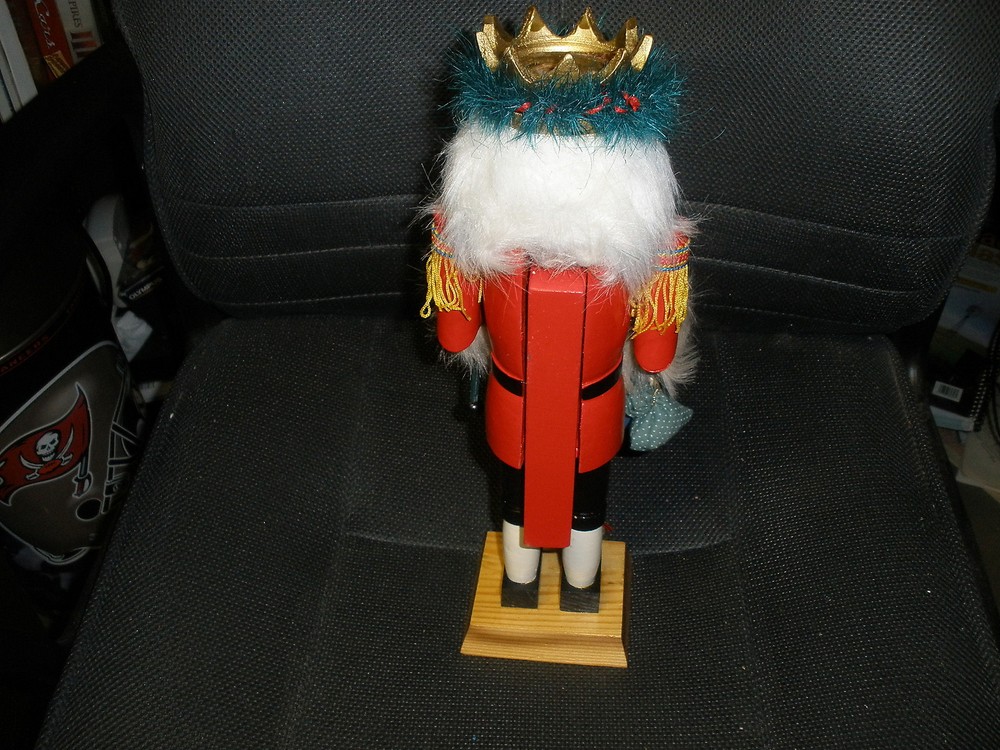 WOOD NUTCRACKER GWT SPECIAL HOLIDAY GIFT 14"