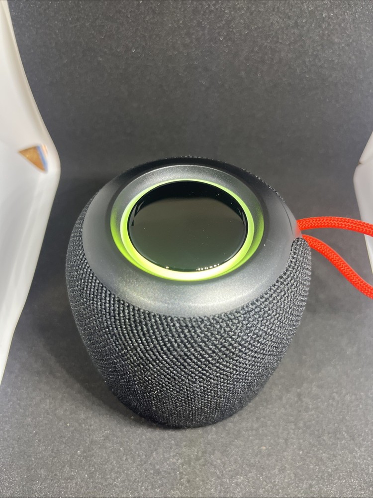 SoundWaves Splash-Proof Bluetooth Speaker W/ Multi Function Light