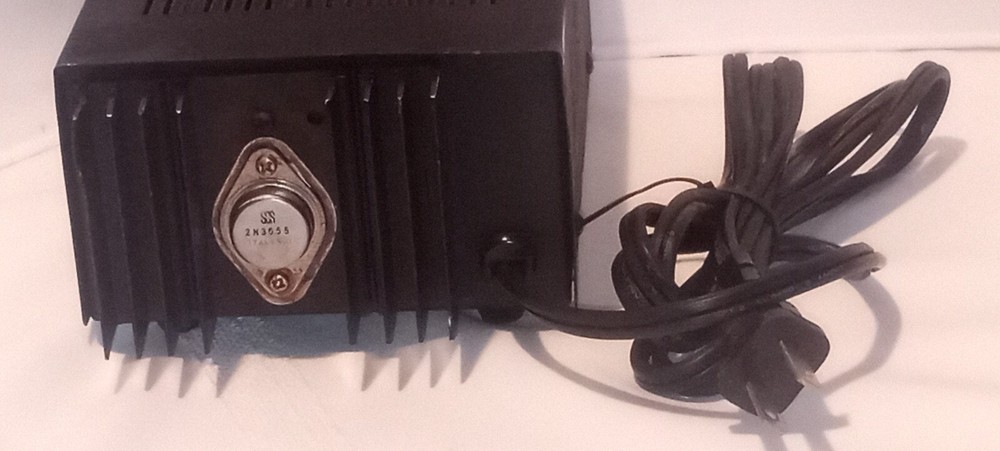 MAGNUM-ROAM X BETH MD SOLID STATE REGULATED POWER SUPPLY; WORKS GREAT!
