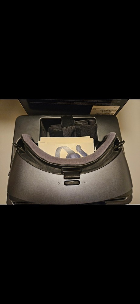 Samsung Gear VR with Controller (Check 2nd Photo for Device Compatibility)