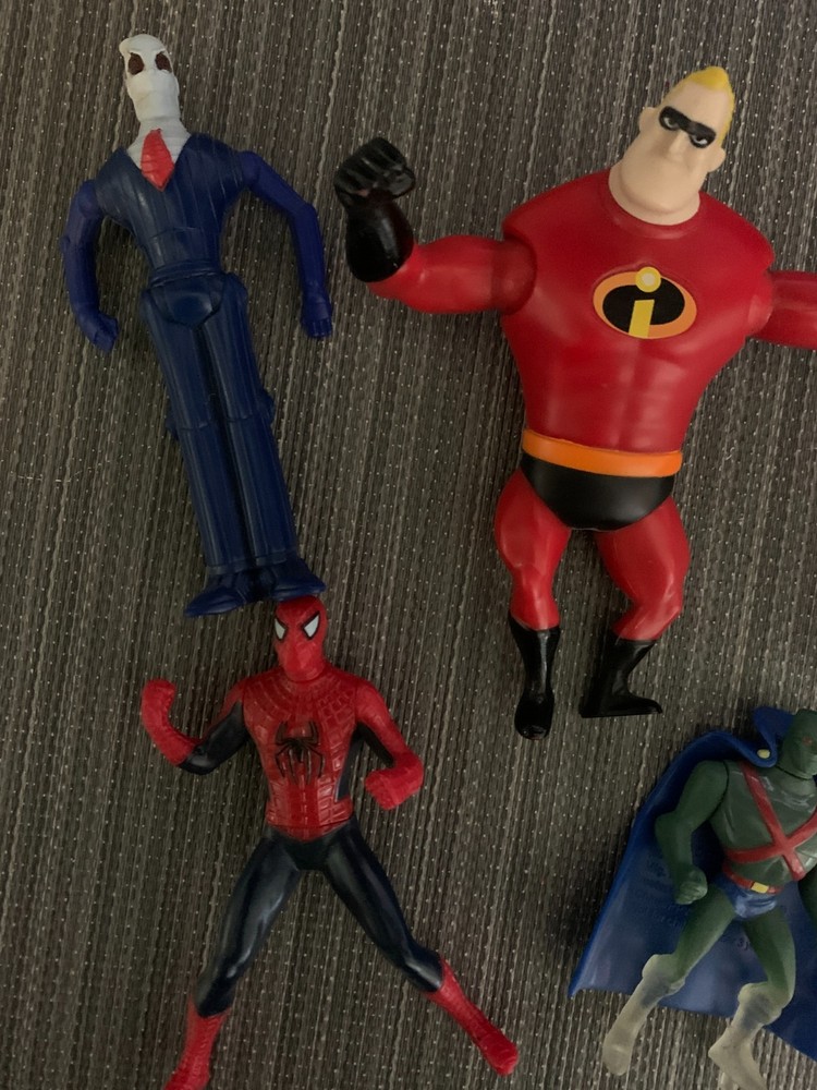 5 small action figures