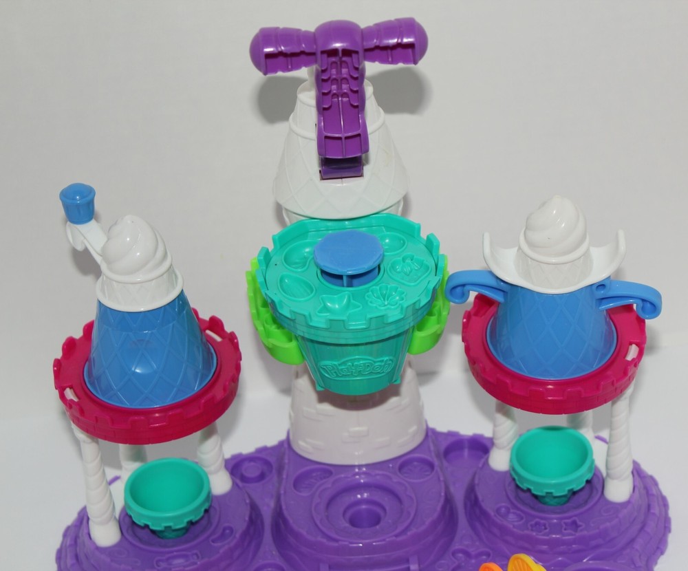 Play-Doh Kitchen Creations Ice Cream Castle - Complete except for 'Doh'