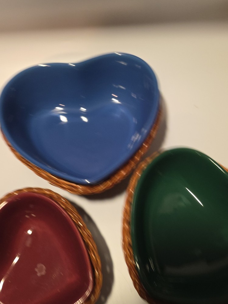 Three Heart Shaped Ceramic Stackable Bowls In Wicker Baskets Blue Green Red