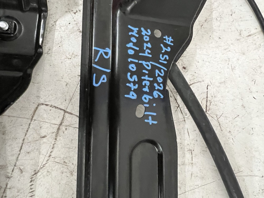 PETERBILT 579 POWER WINDOW REGULATOR WITH MOTOR ASSEMBLY USED