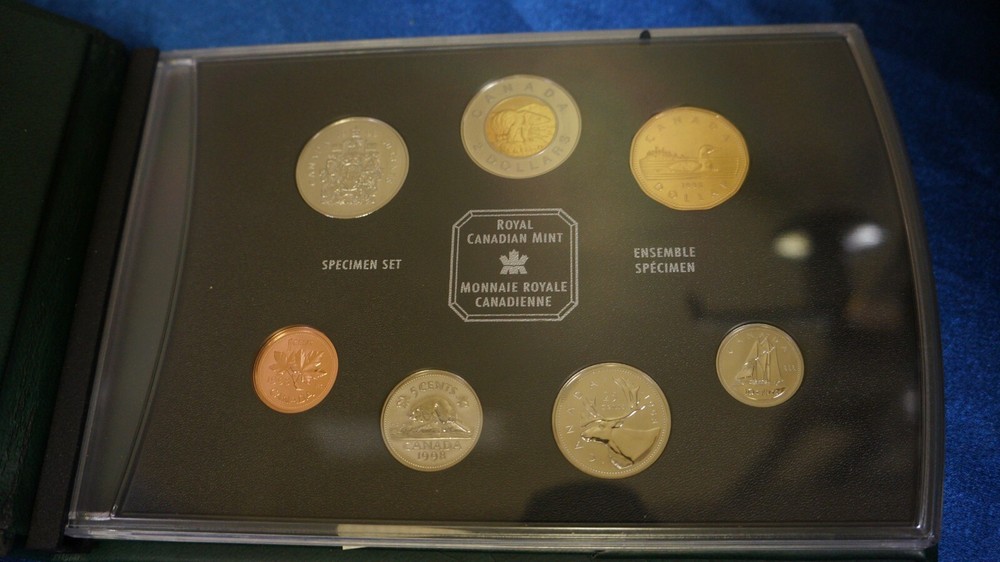 1998 Royal Canadian Mint Specimen Set w original packaging