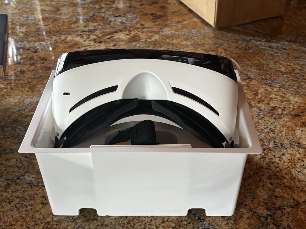 Samsung Galaxy Gear VR Oculus NEW Open Box
