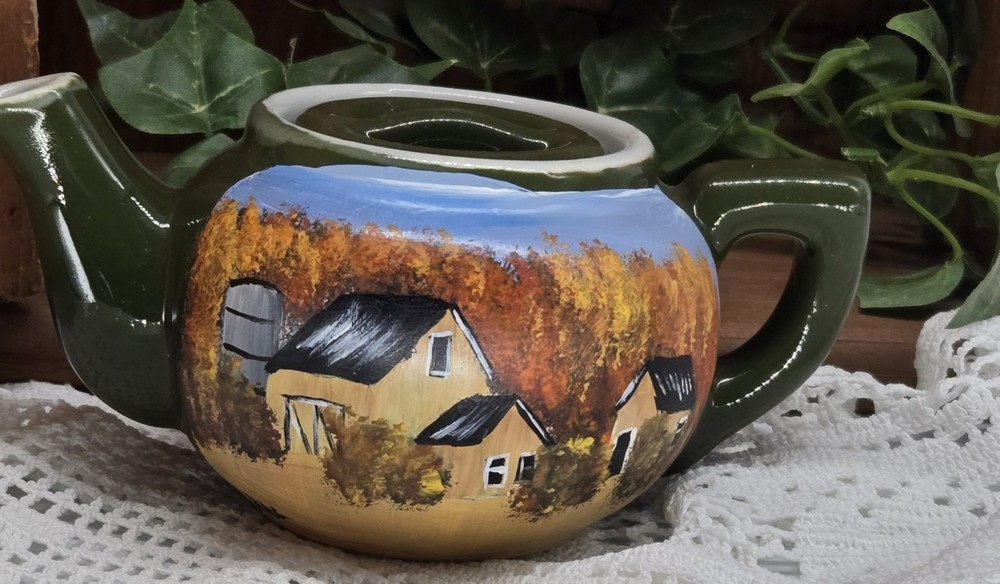 ceramic tea pot w/ fall barn (26089) hand painted