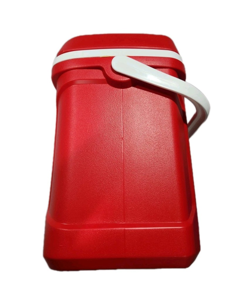 Igloo Profile II 30 Quart Bail, Red Portable Cooler