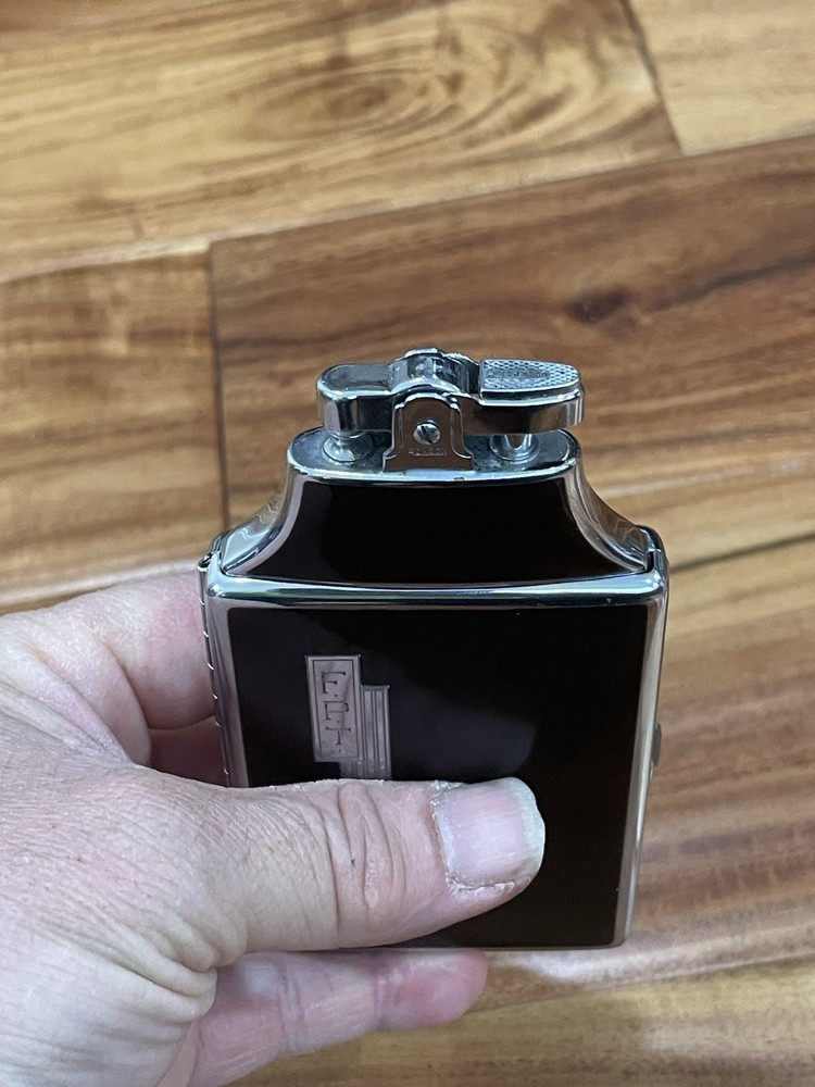 Vintage Beautiful Cigarette Ronson Lighter (USA) Working Condition !