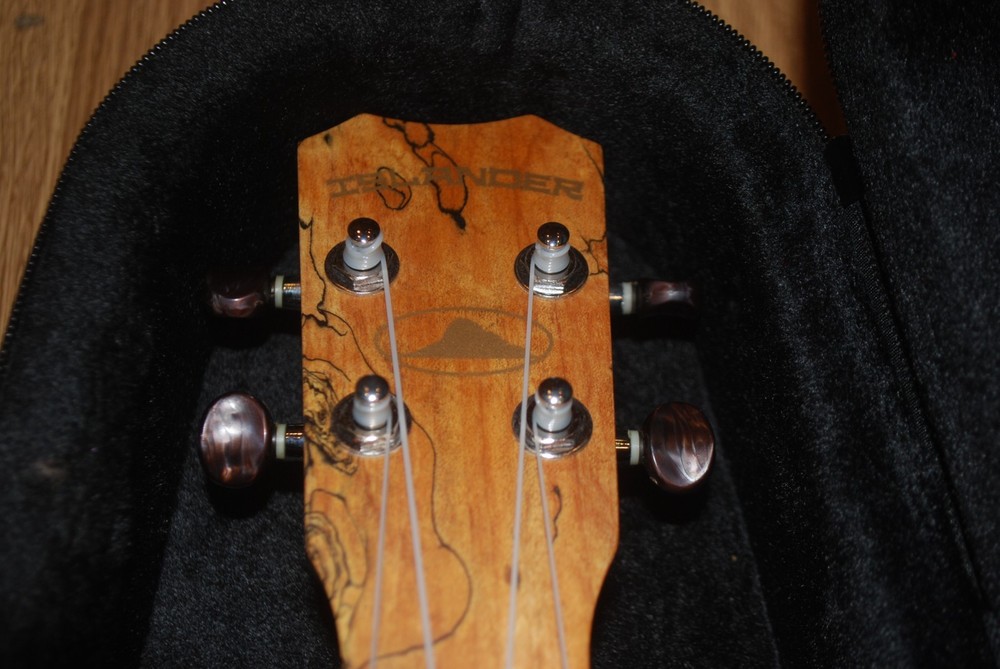 Islander MAT Ukulele With Bag