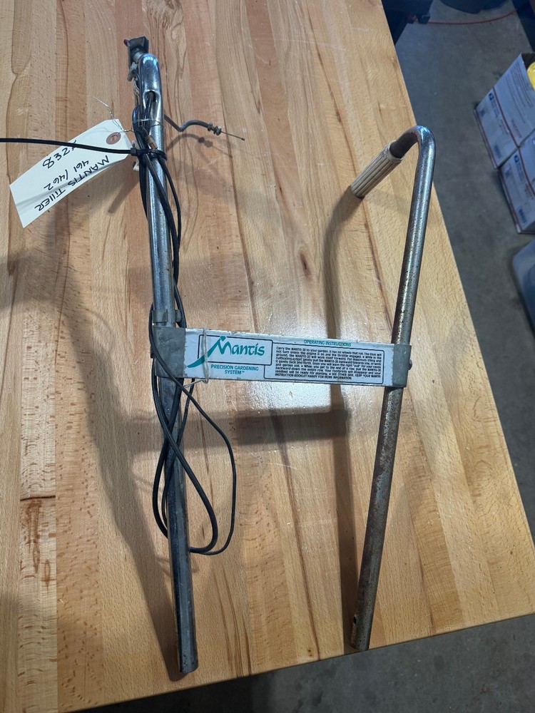 MANTIS TILLER HANDLE 461 / 462  (#8328)