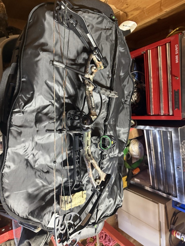 Bear Archery Apprentice III Compound Bow Youth Black Camouflage