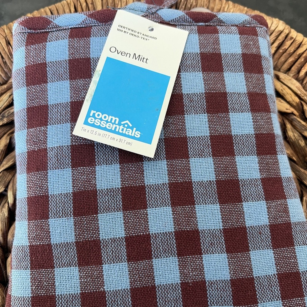 NWT Room Essentials Brown/Blue Check Oven Mitt W Hanging Loop