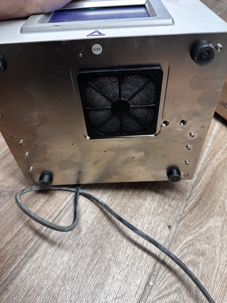 Ackuretta FreeShape 120 is a desktop LCD 3D printer
