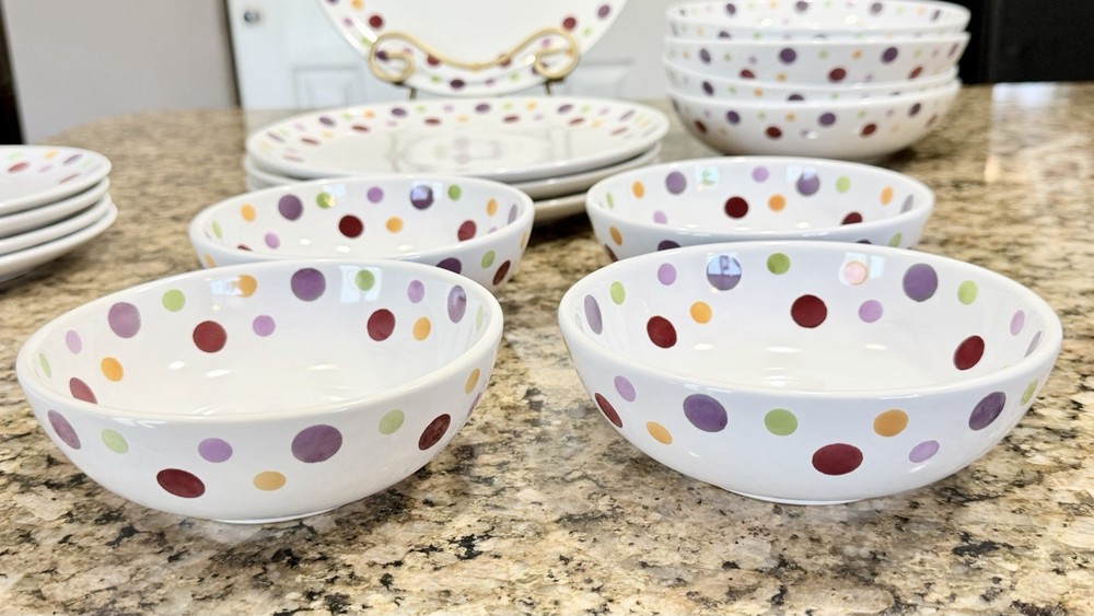 Pampered Chef Simple Additions Dots 16pc Dinnerware Set Service 4 UNUSED