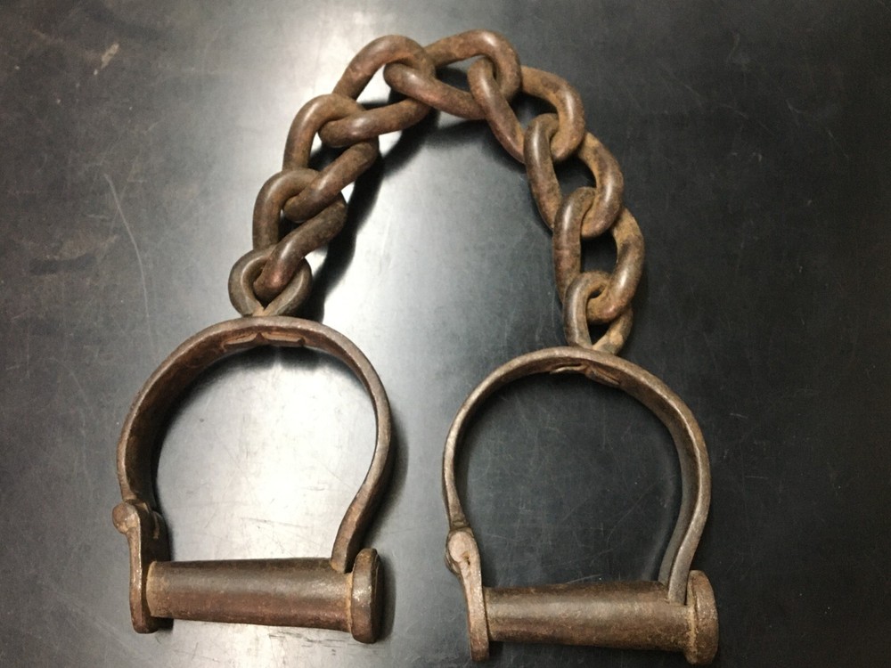 OLD VINTAGE HANDMADE RUSTIC IRON SOLID RARE HANDCUFF CHAIN MULTIPURPOSE USE